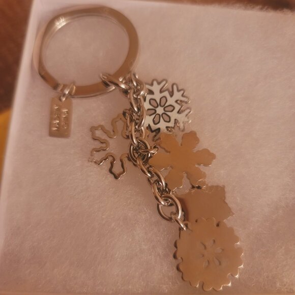 COACH - Multi Snowflake Keychain with Crystals (Brand New) Gift box included. - Picture 8 of 8